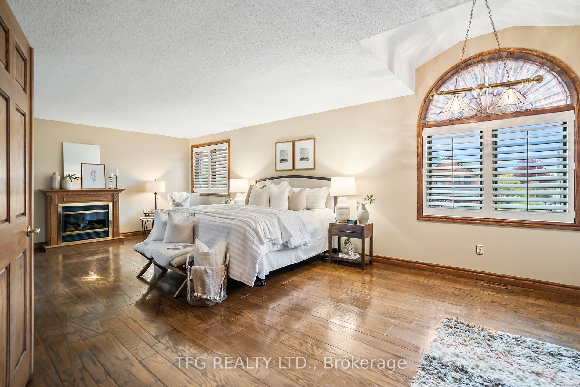 23 Kingswood Dr