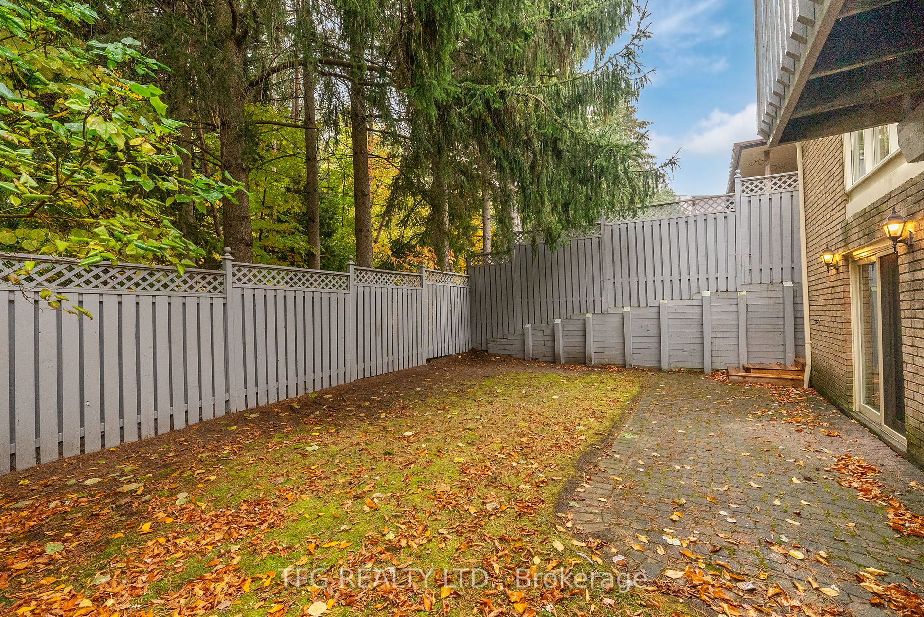 23 Kingswood Dr