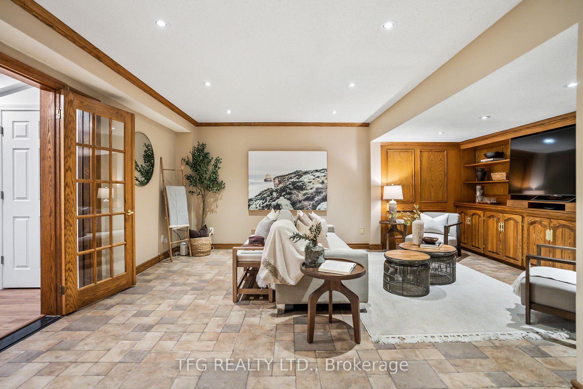 23 Kingswood Dr