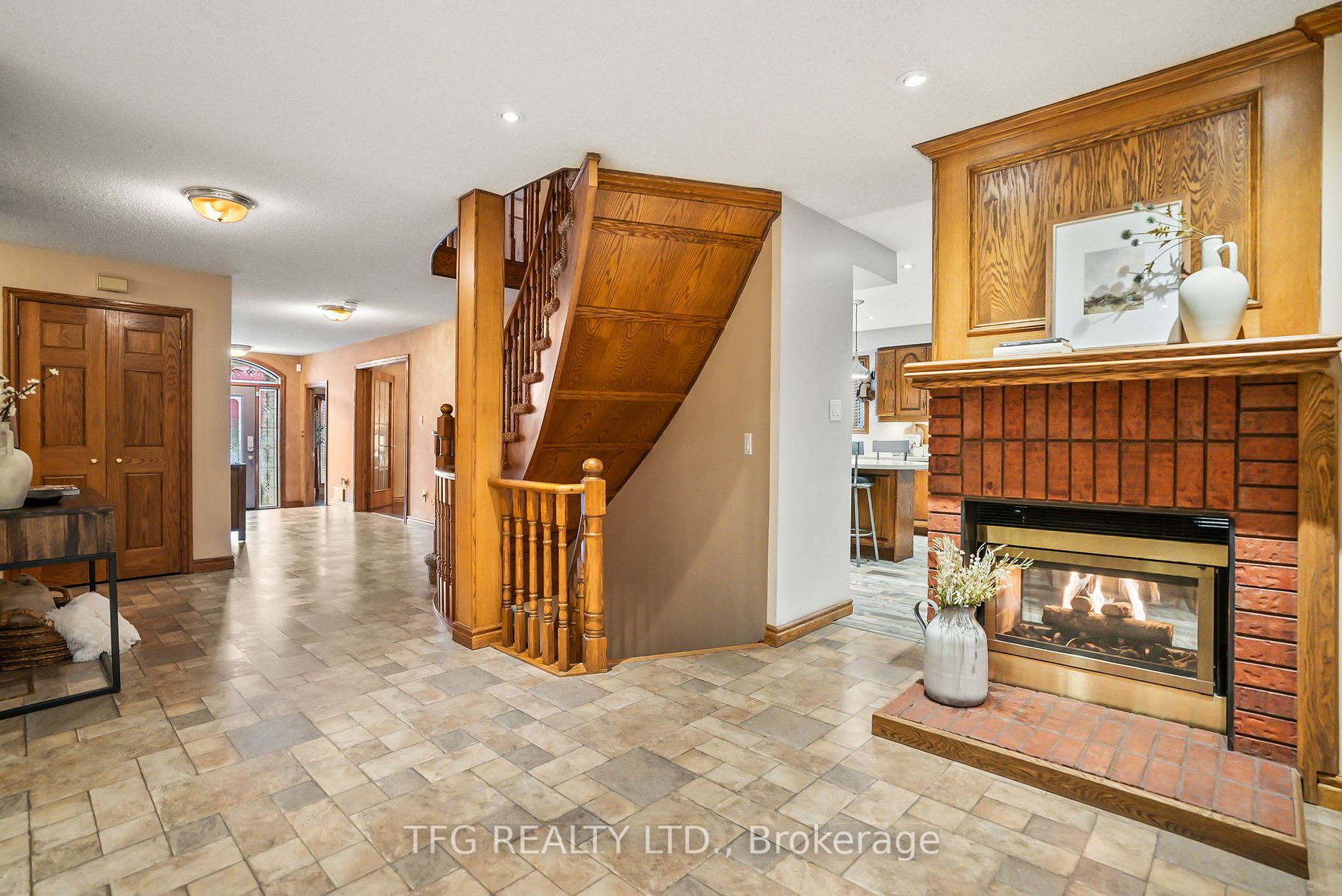 23 Kingswood Dr