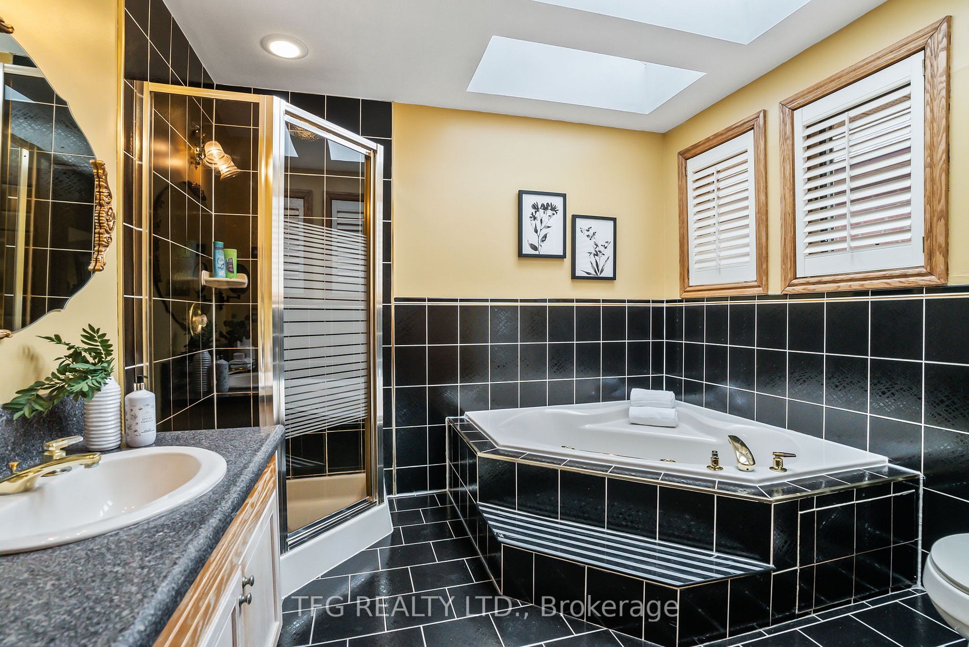23 Kingswood Dr