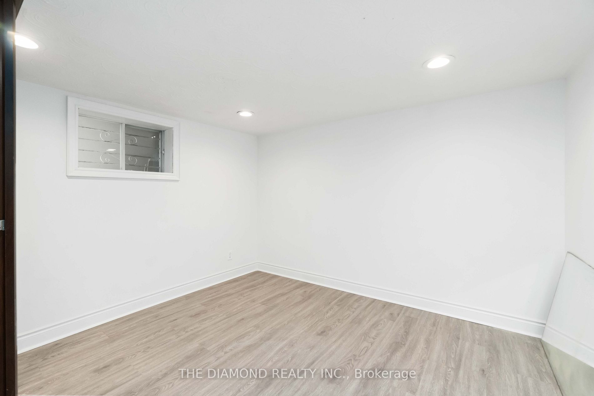 10 Compton Dr, #Bsmt