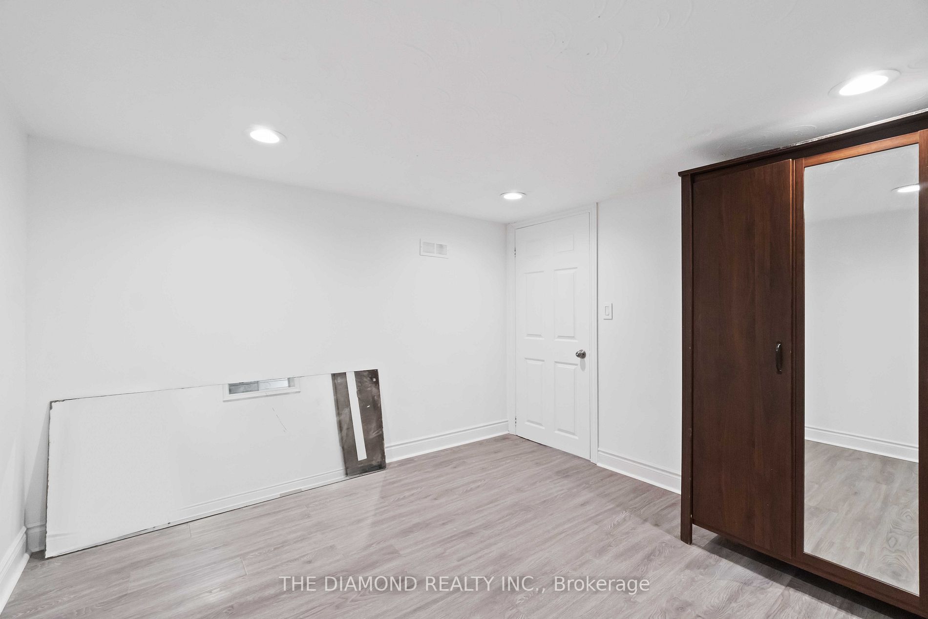 10 Compton Dr, #Bsmt