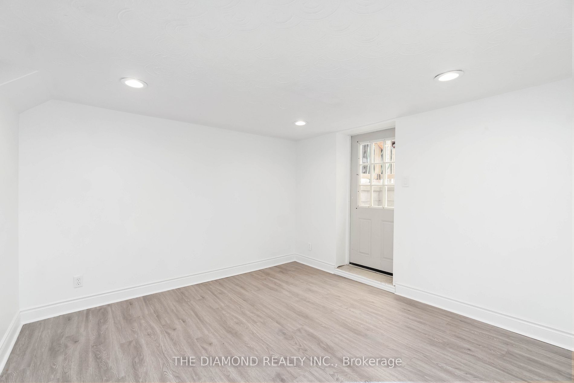 10 Compton Dr, #Bsmt