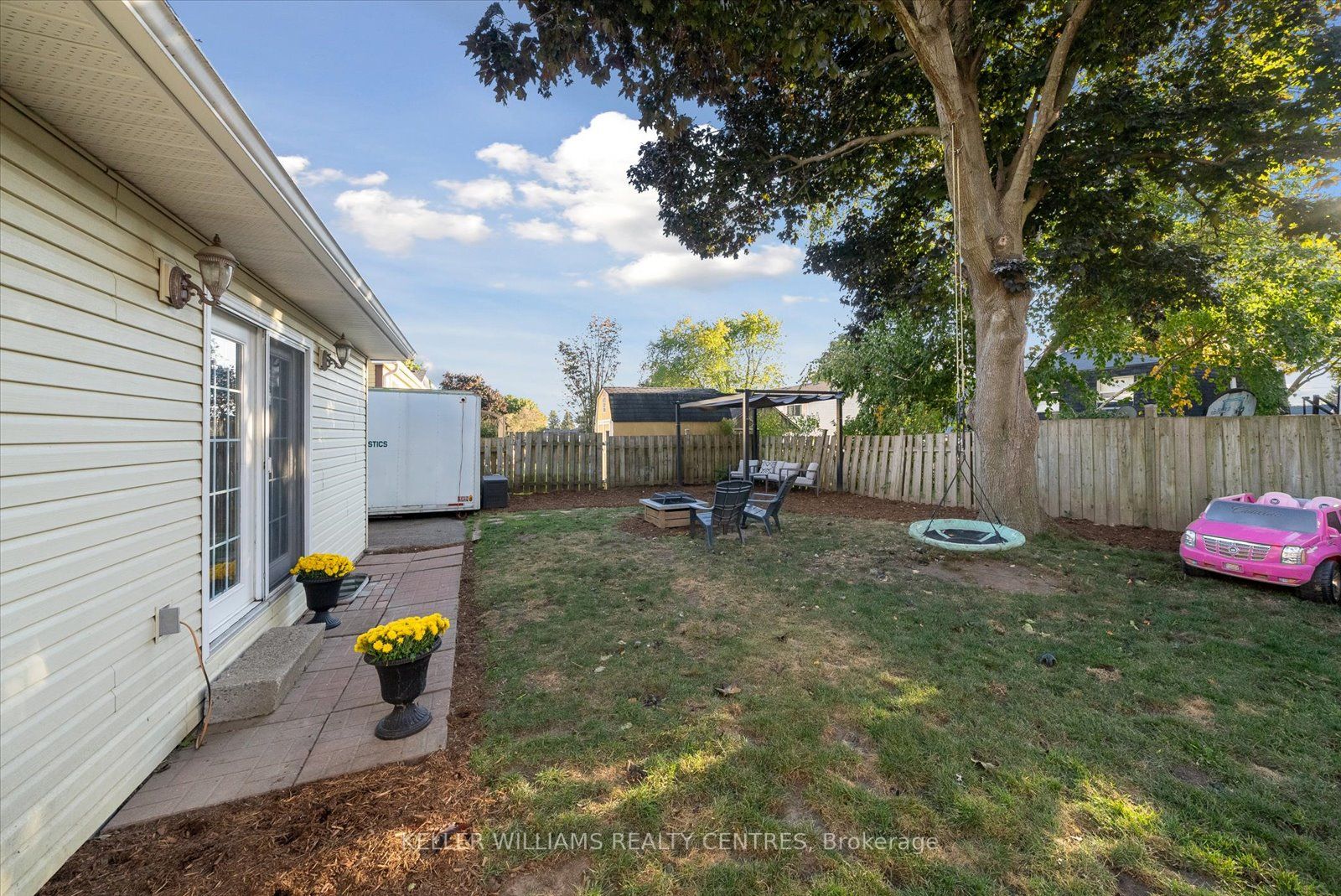 22 Roser Cres
