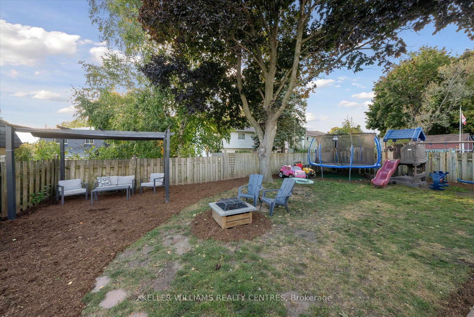 22 Roser Cres