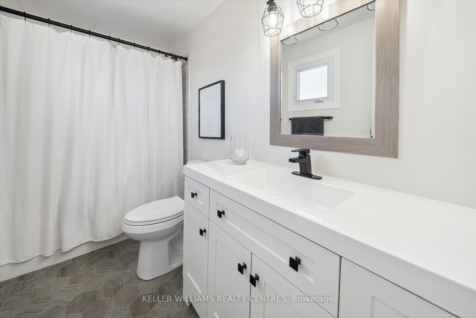 22 Roser Cres