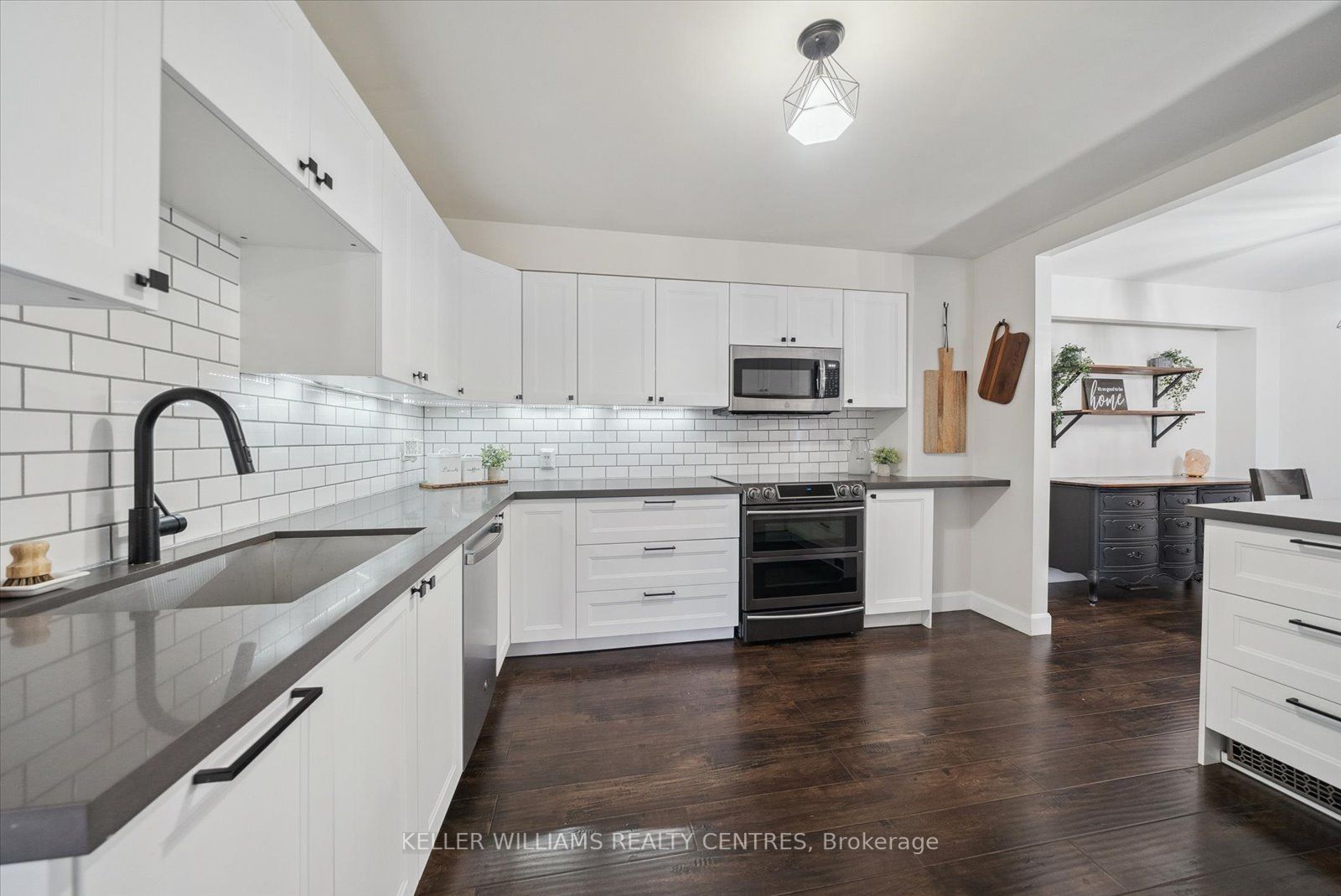 22 Roser Cres