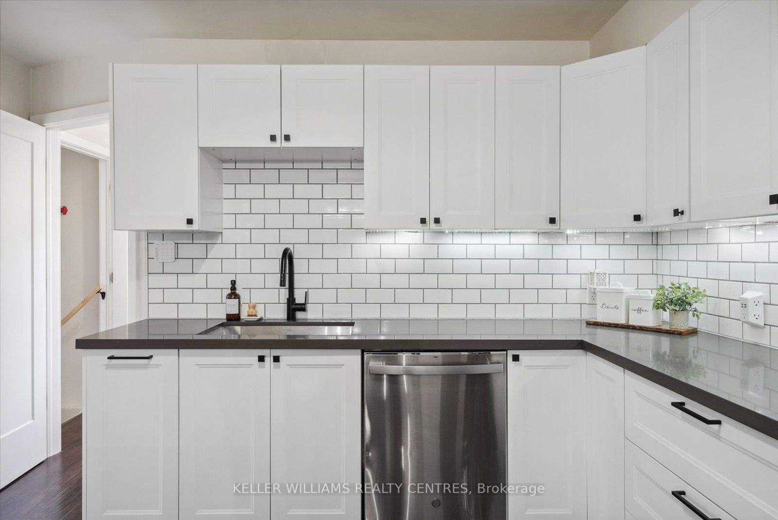 22 Roser Cres