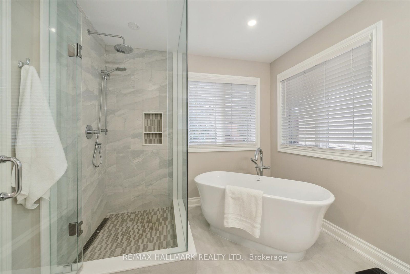 12 Mortimer Cres