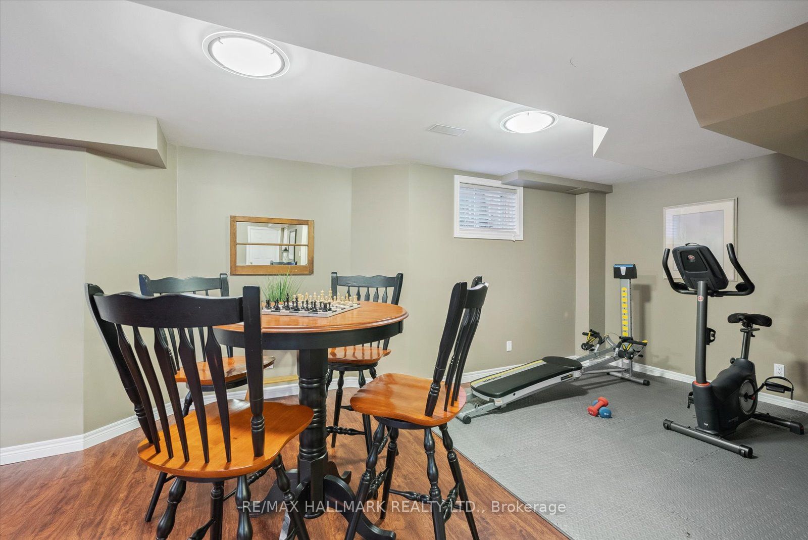 12 Mortimer Cres