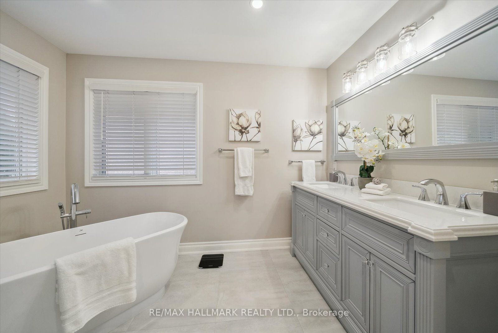 12 Mortimer Cres