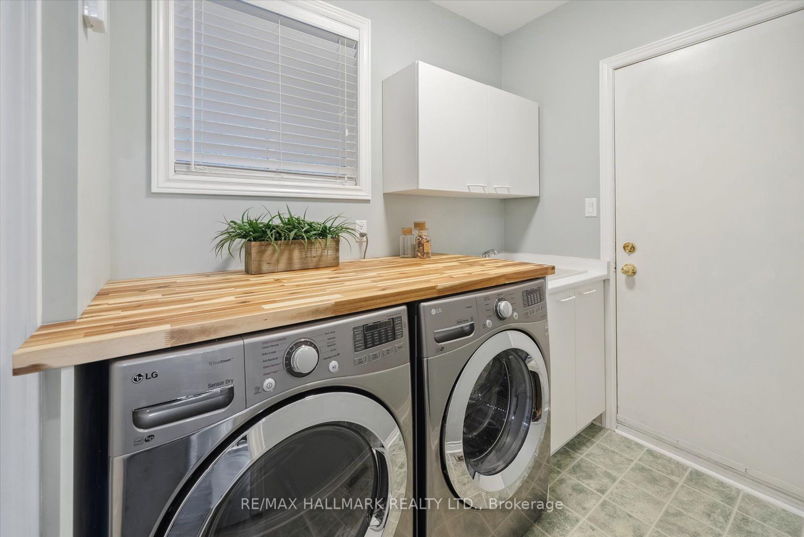 12 Mortimer Cres