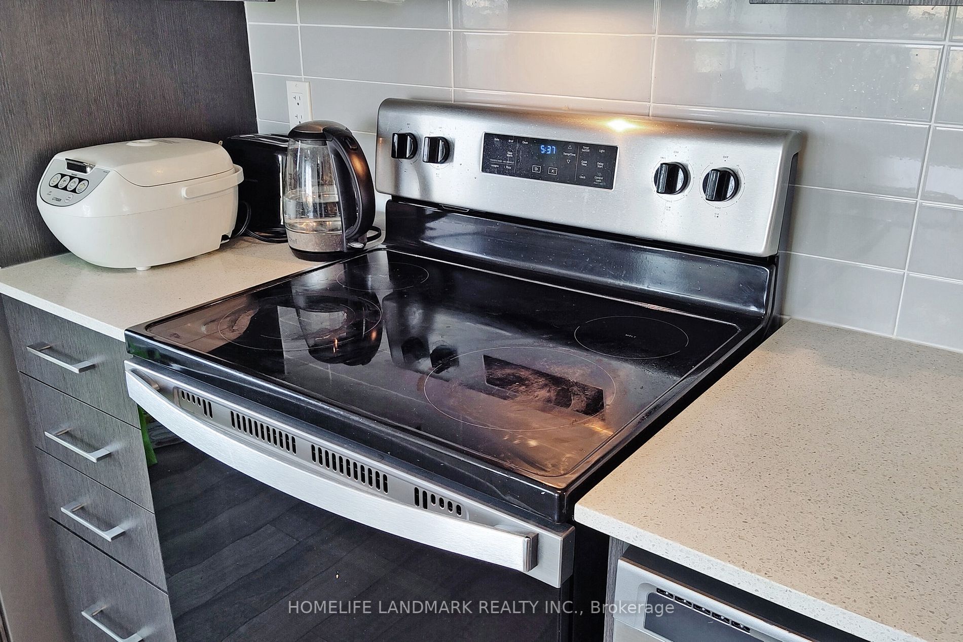 3121 Sheppard Ave E, #1702