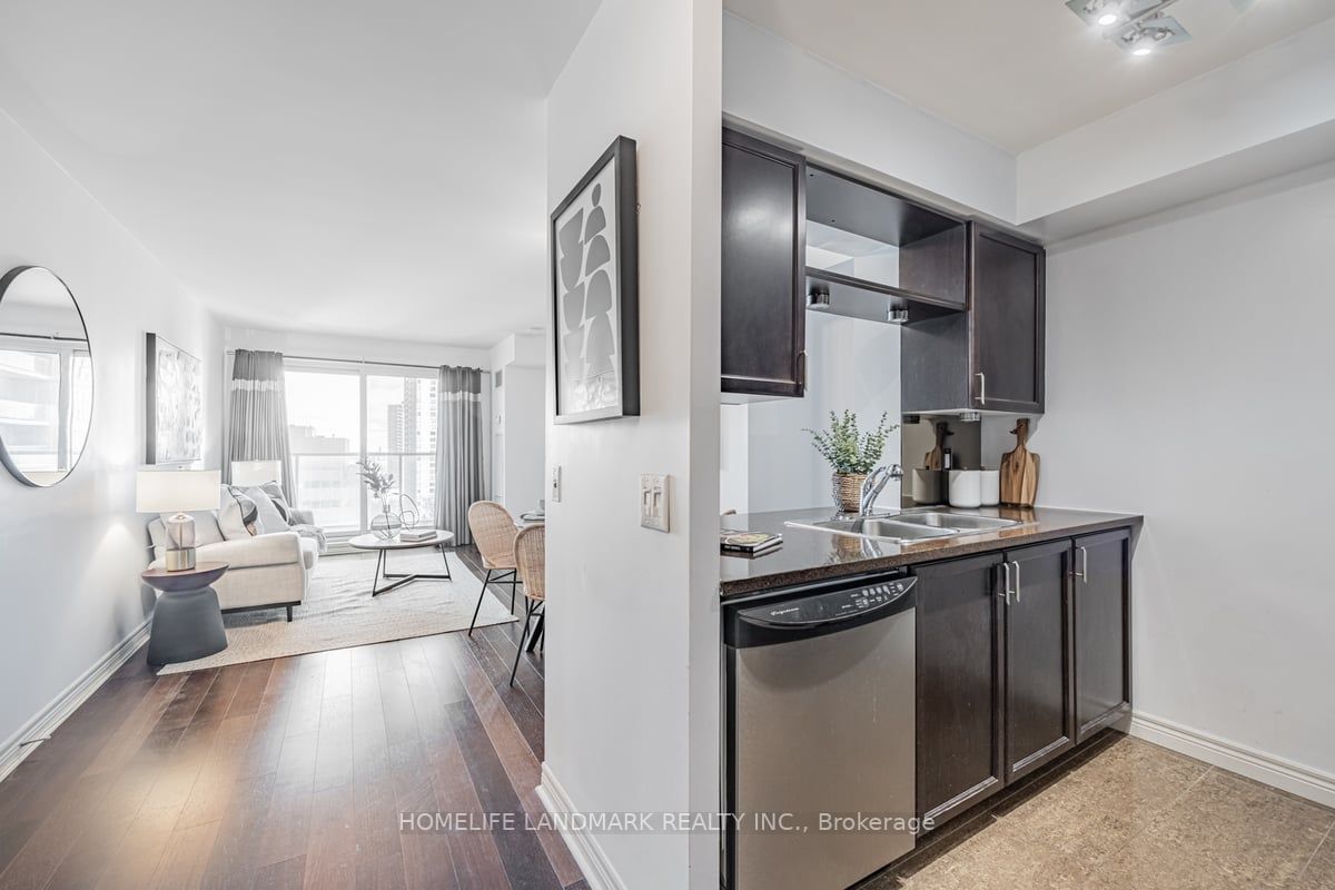 60 Town Centre Crt, #1206