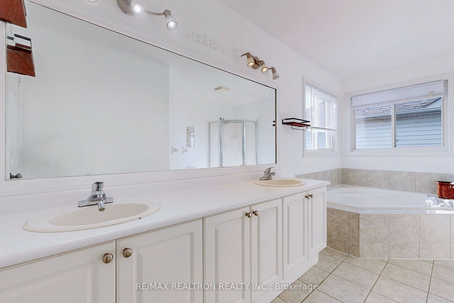899 Coldstream Drive