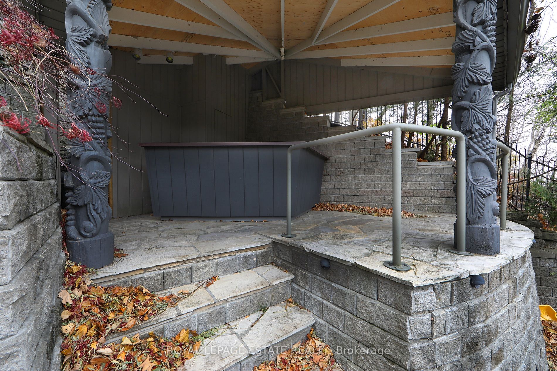25 Fallingbrook Drive