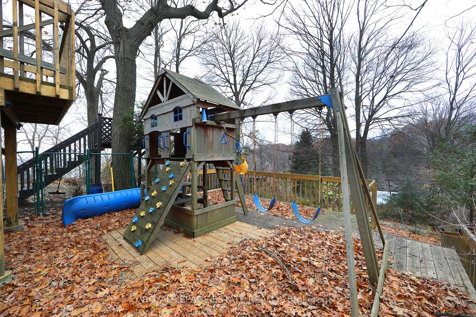25 Fallingbrook Drive