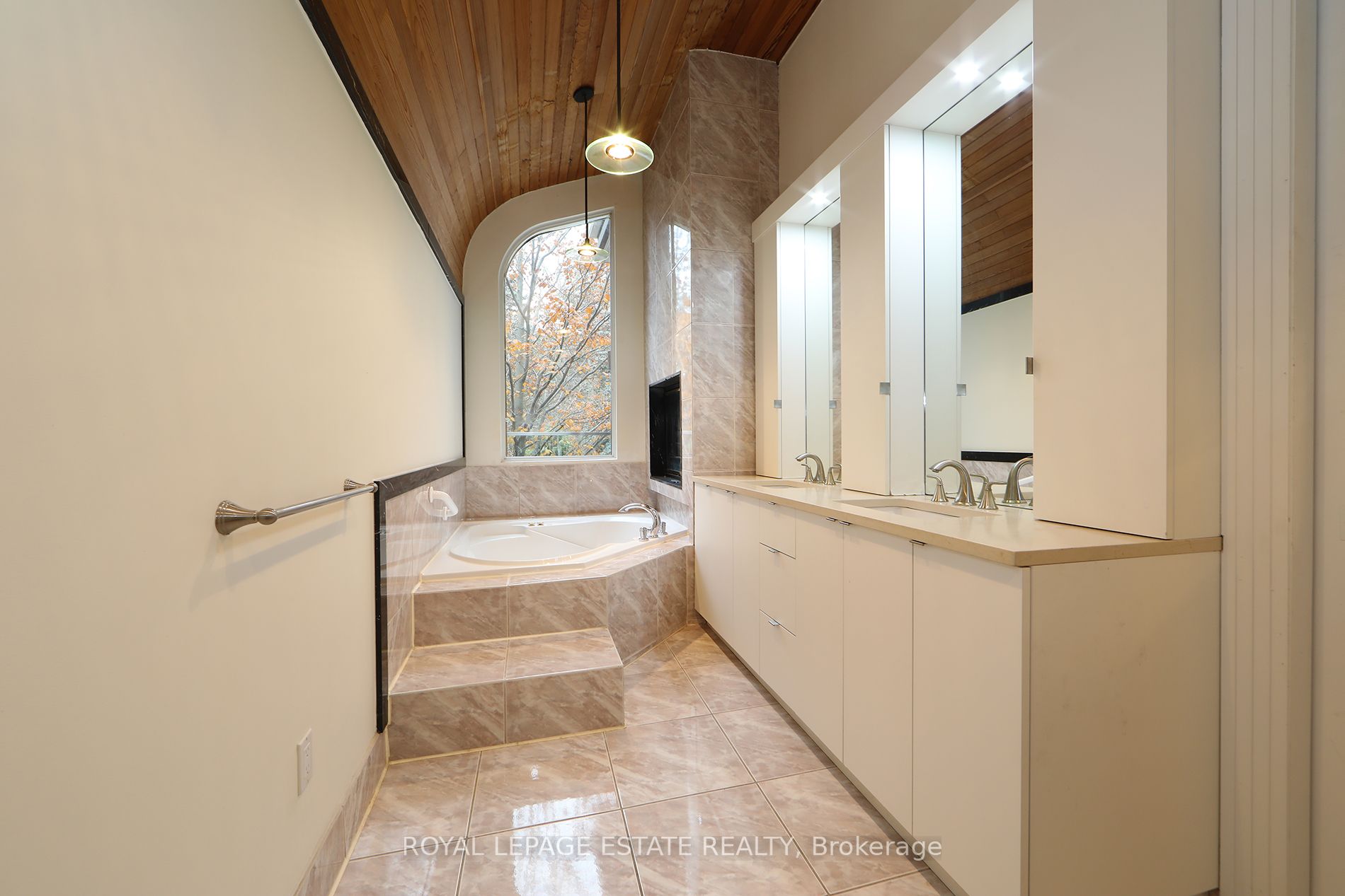 25 Fallingbrook Drive