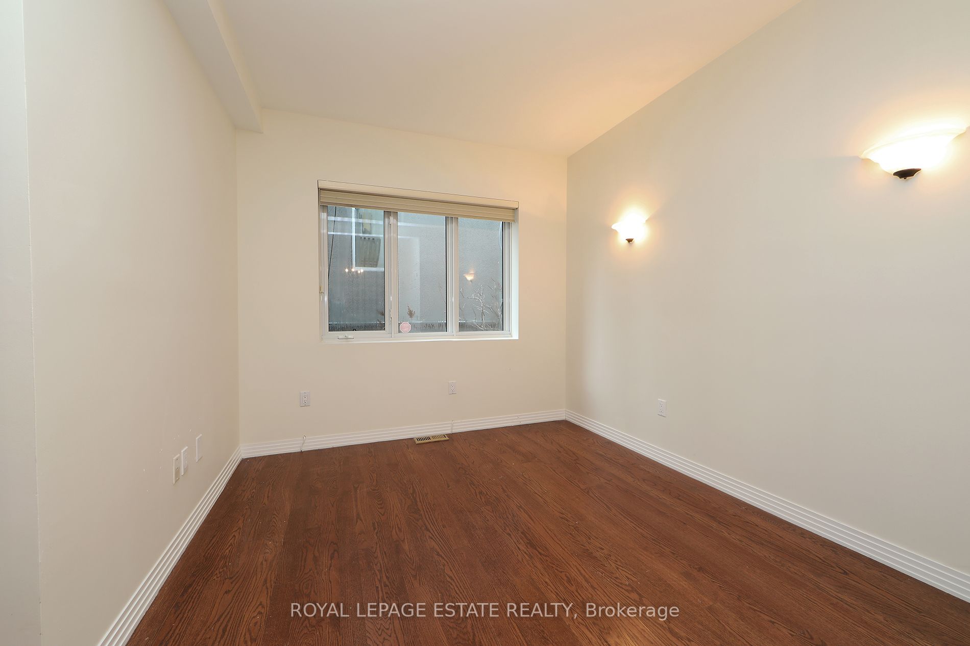 25 Fallingbrook Drive