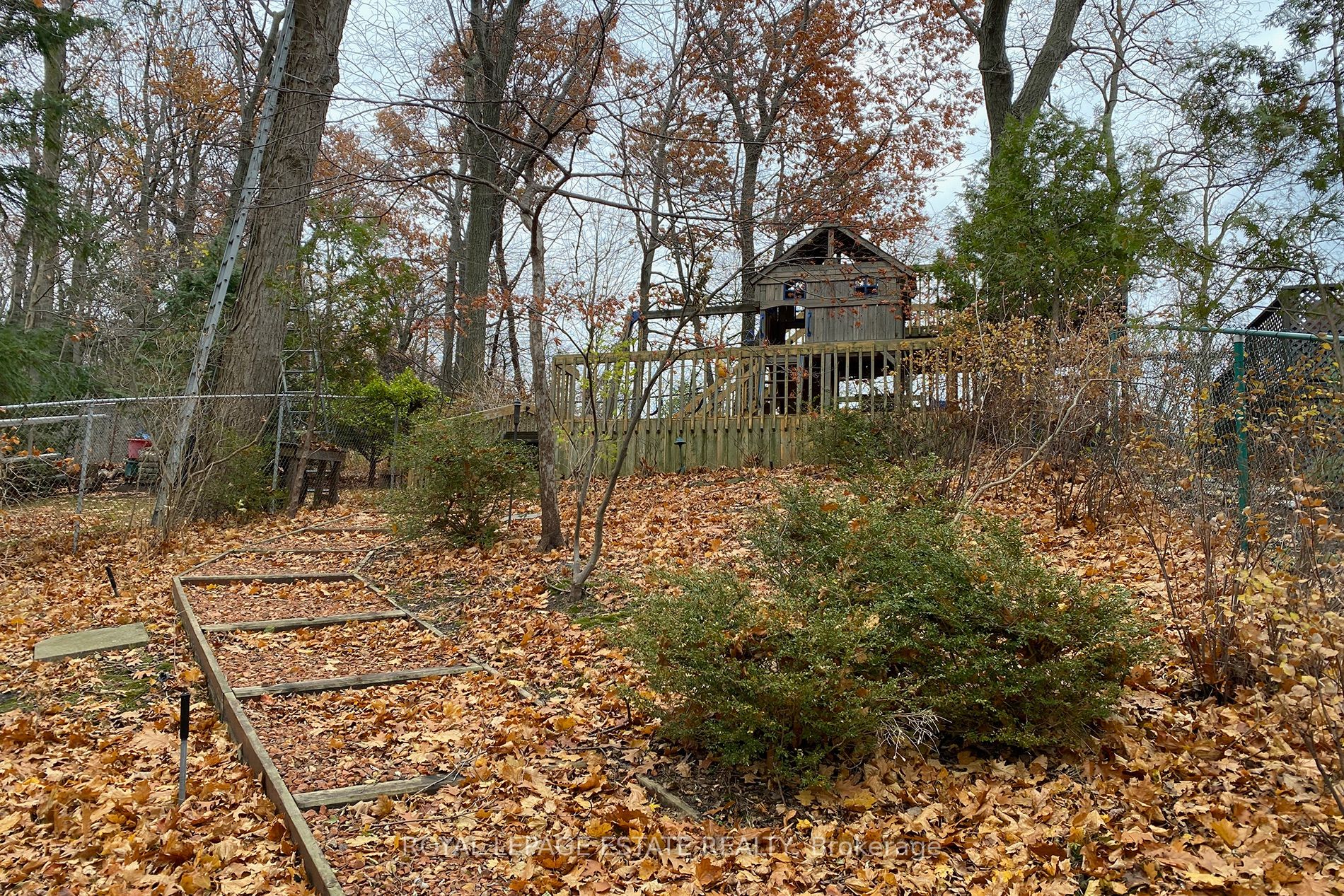 25 Fallingbrook Drive