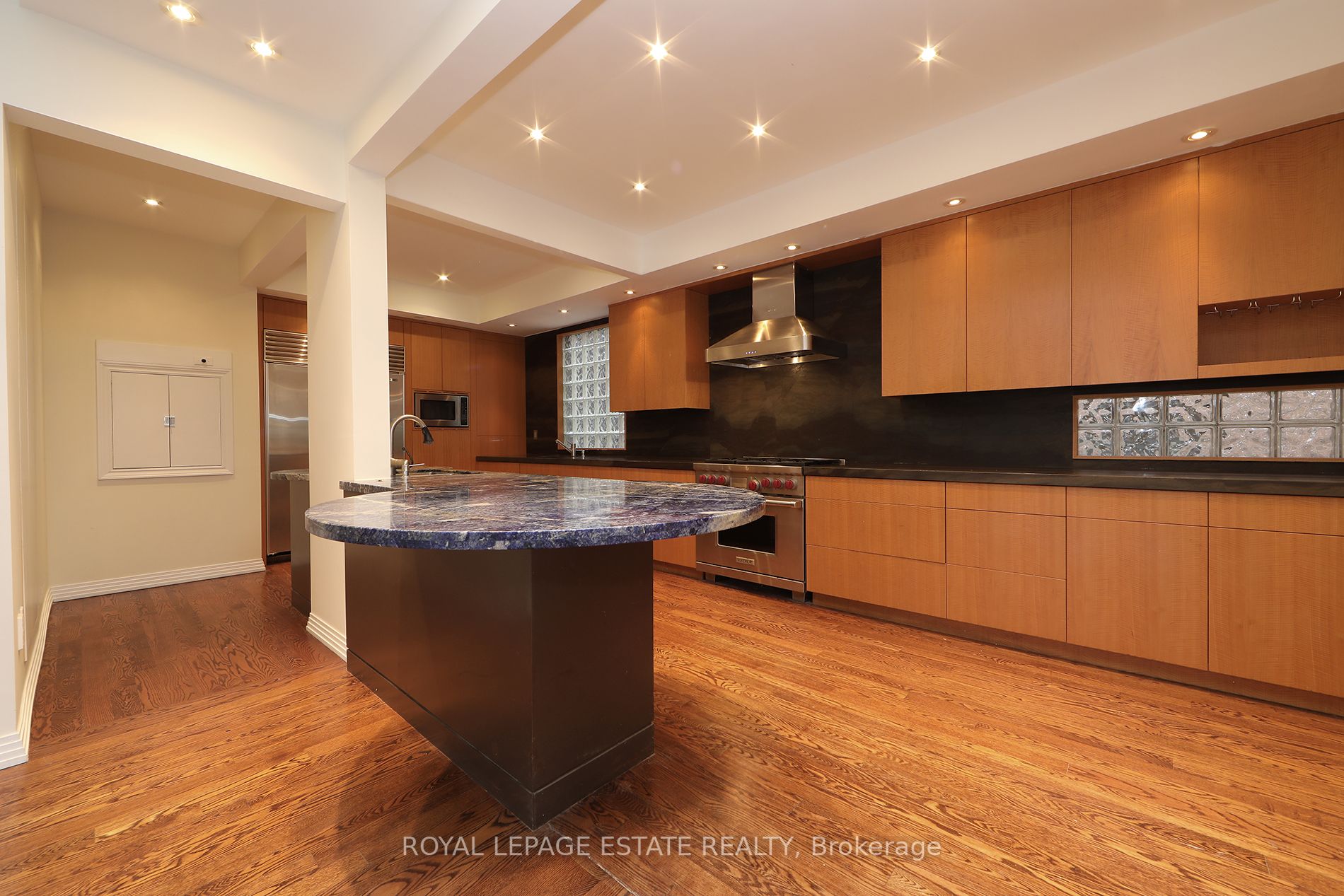 25 Fallingbrook Drive