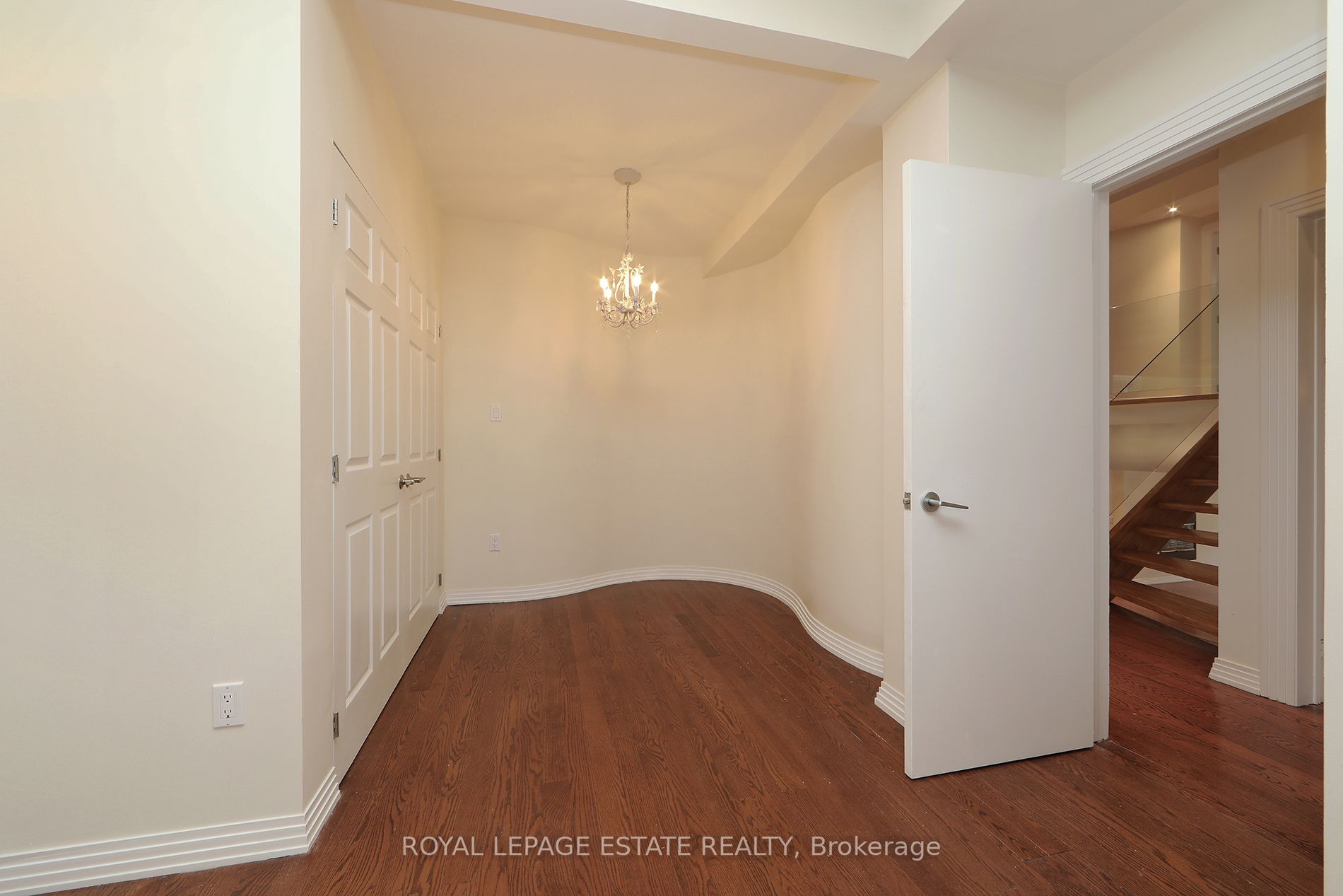 25 Fallingbrook Drive