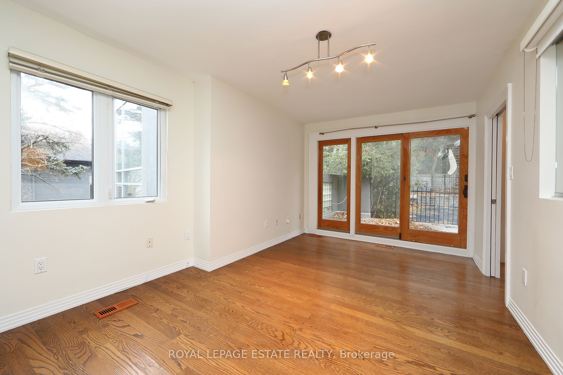 25 Fallingbrook Drive