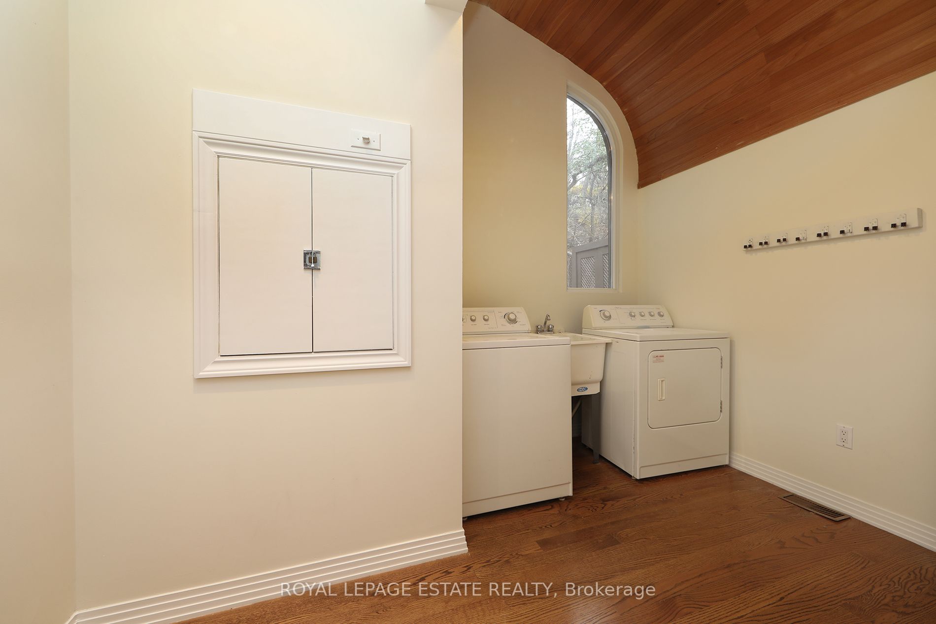 25 Fallingbrook Drive