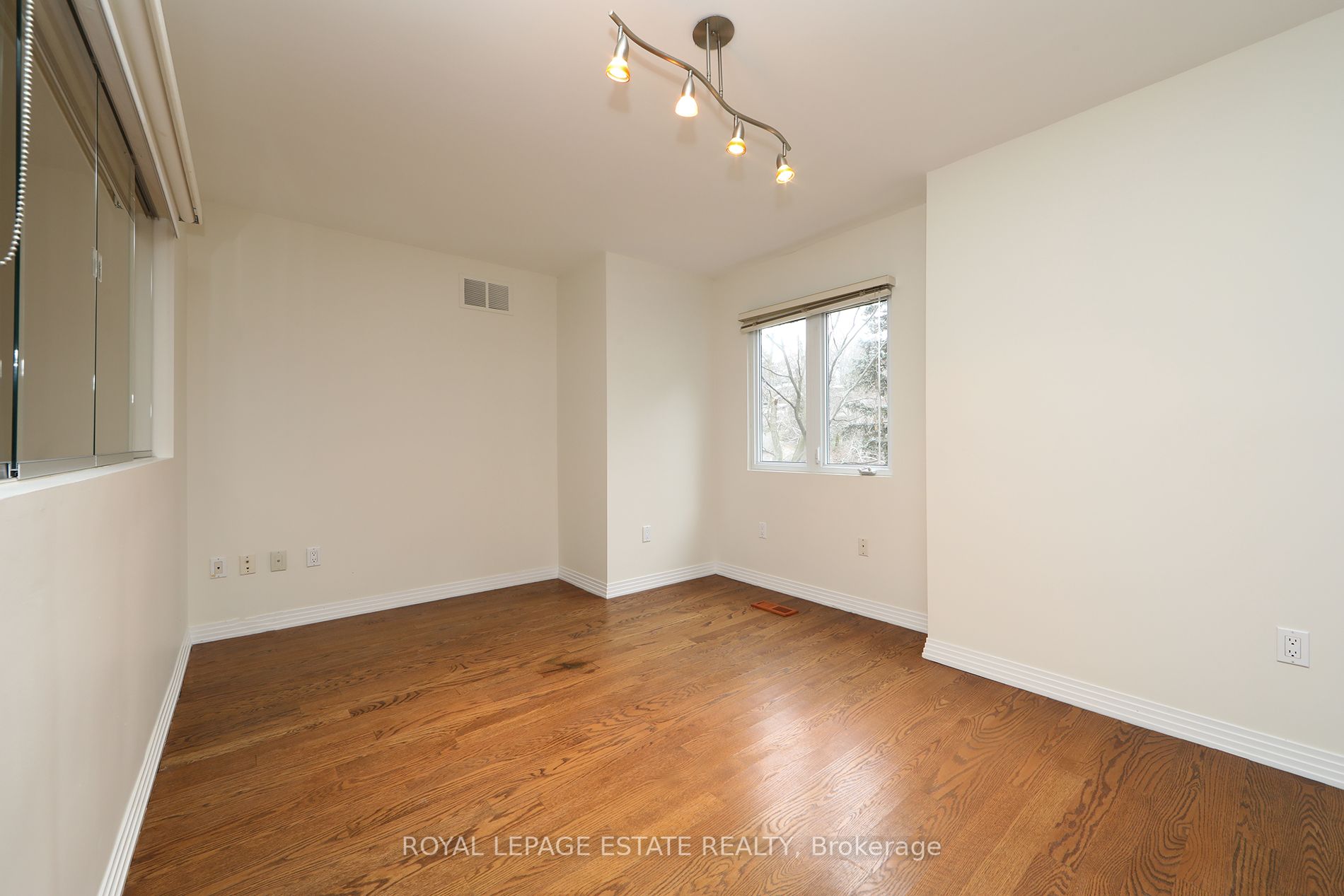 25 Fallingbrook Drive