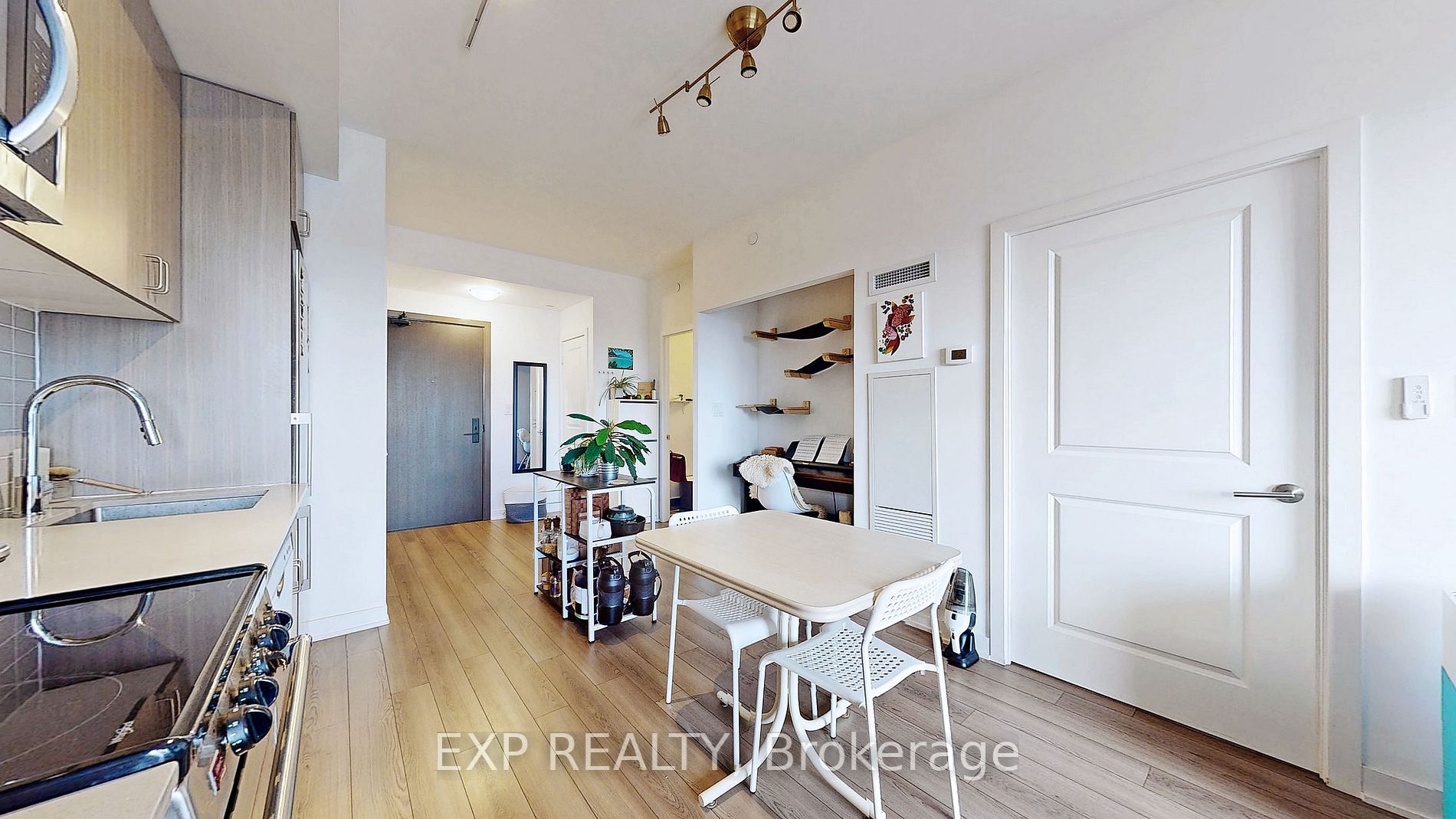 2799 Kingston Rd, #318