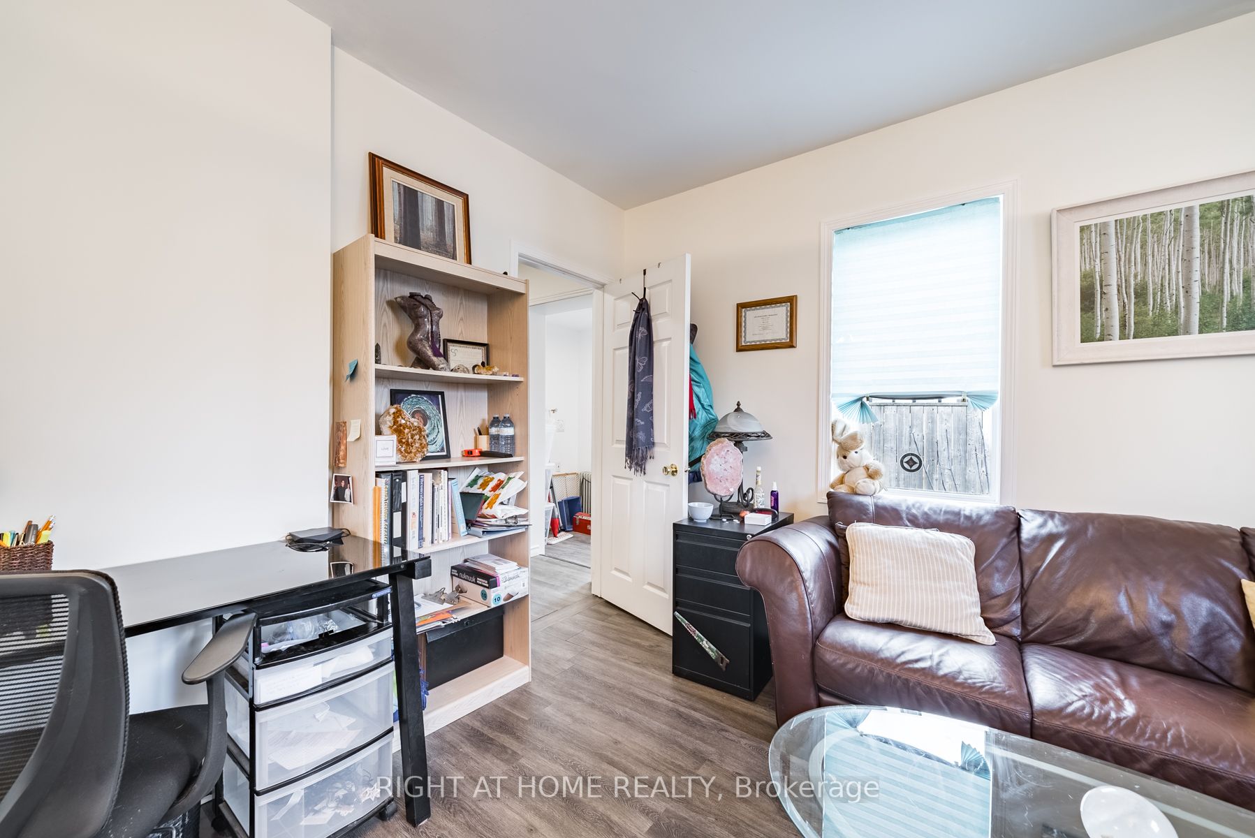 118 John St E