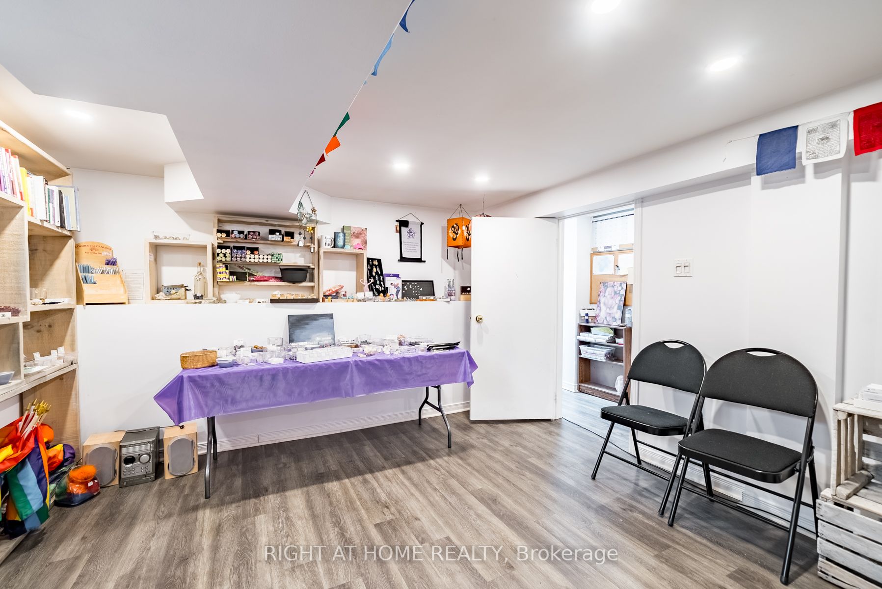 118 John St E