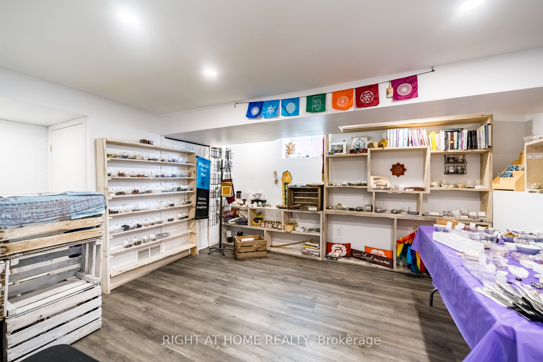 118 John St E
