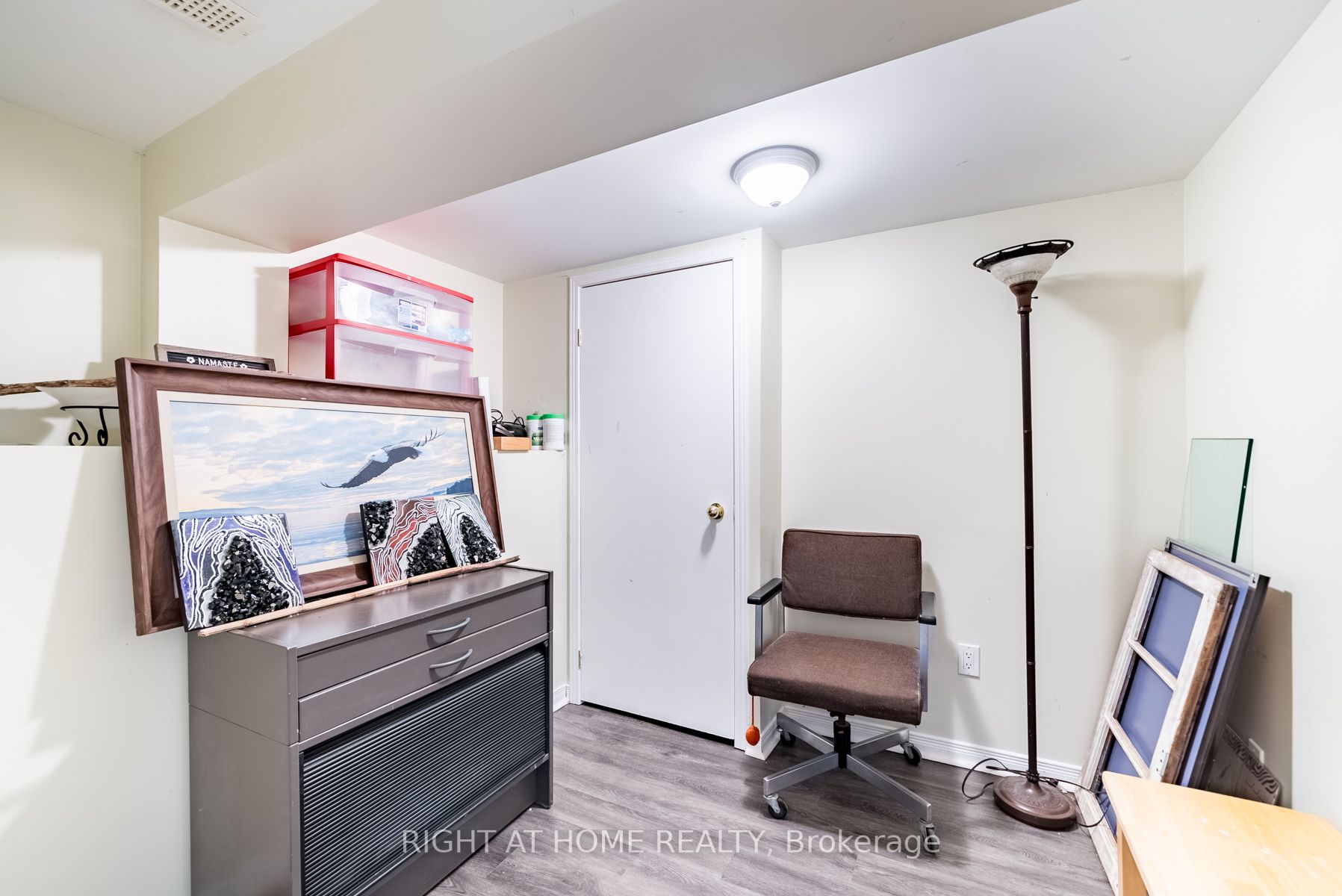 118 John St E