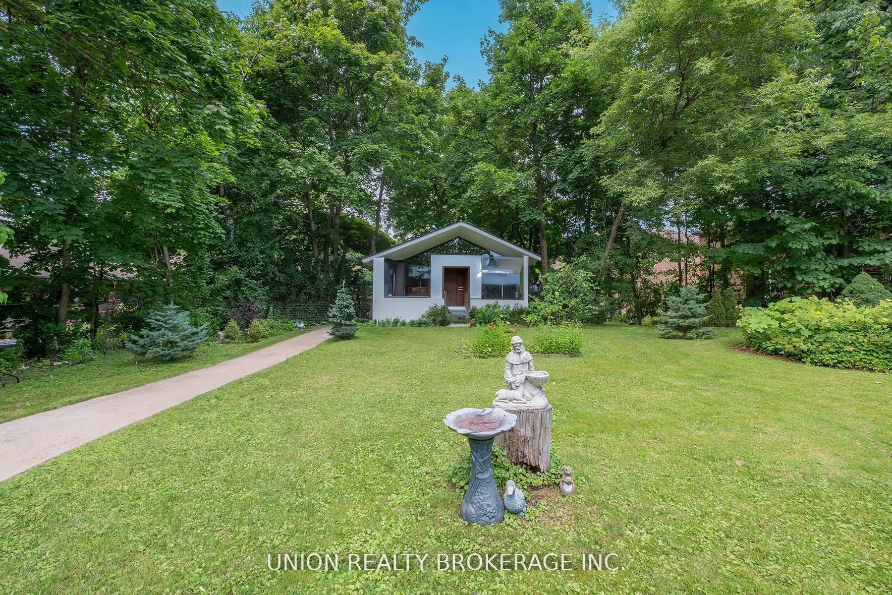 64 Dunstall Cres