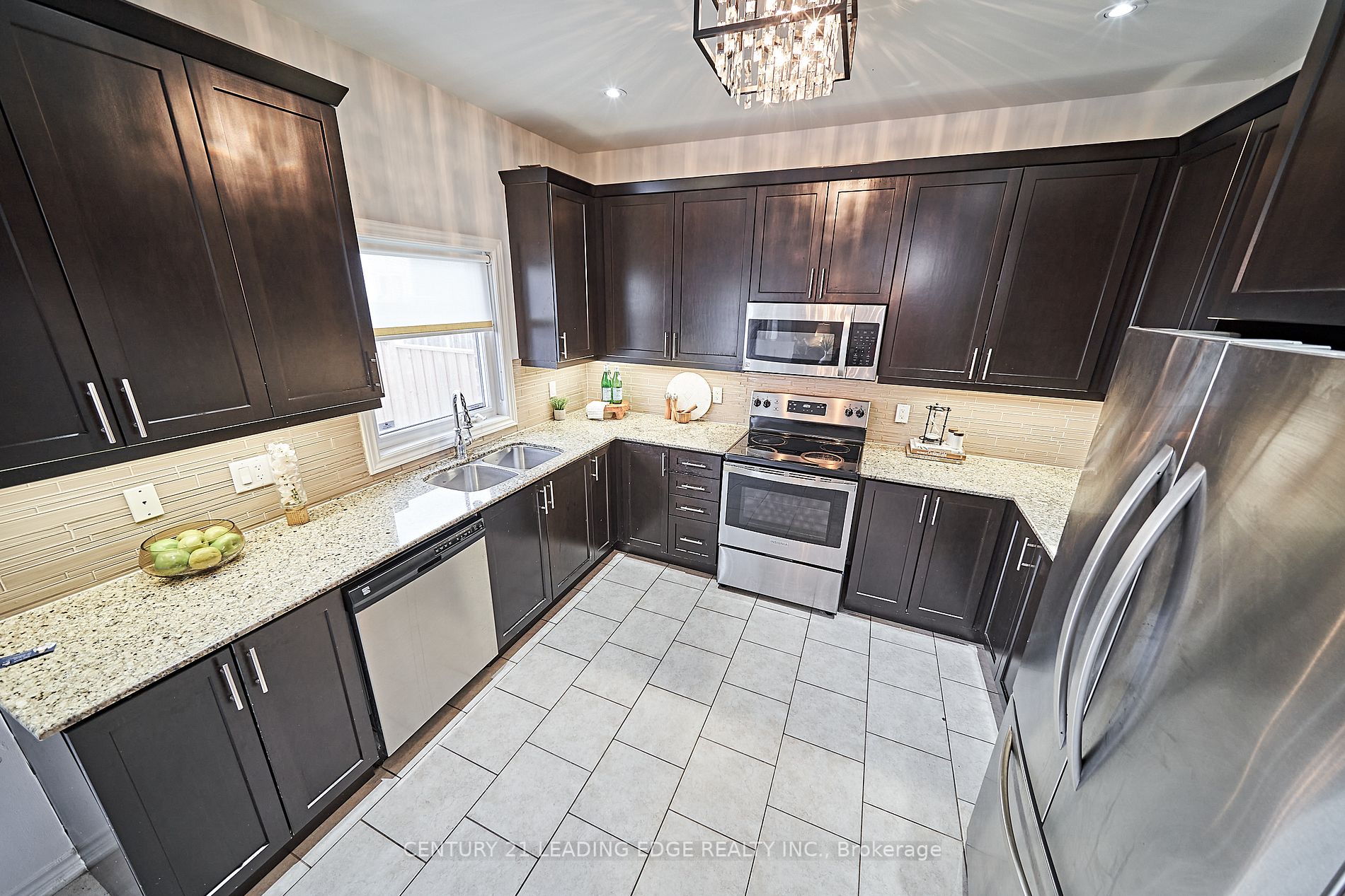 6 North Glen Blvd