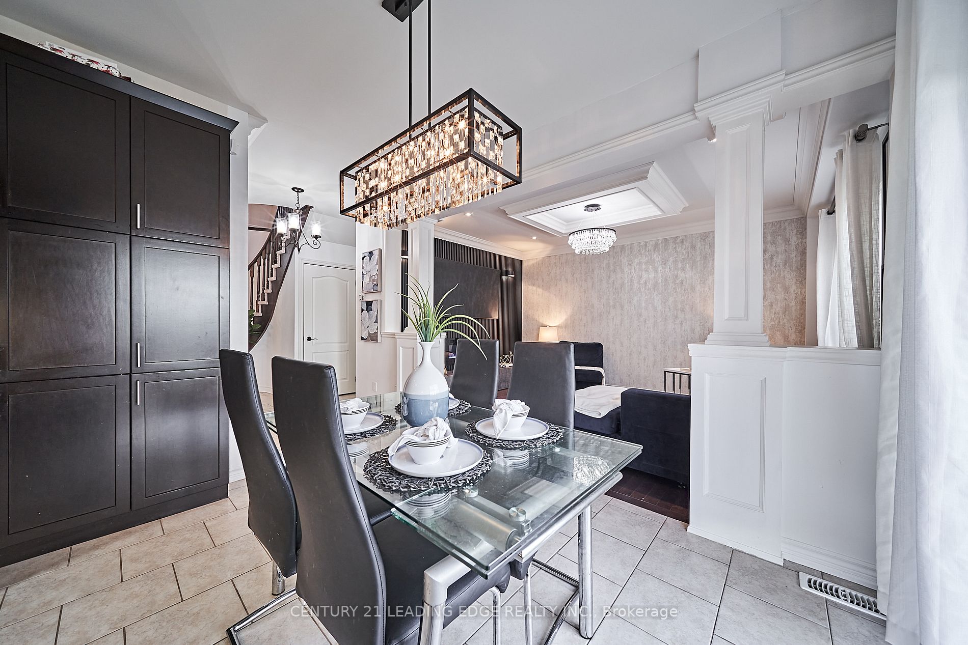 6 North Glen Blvd