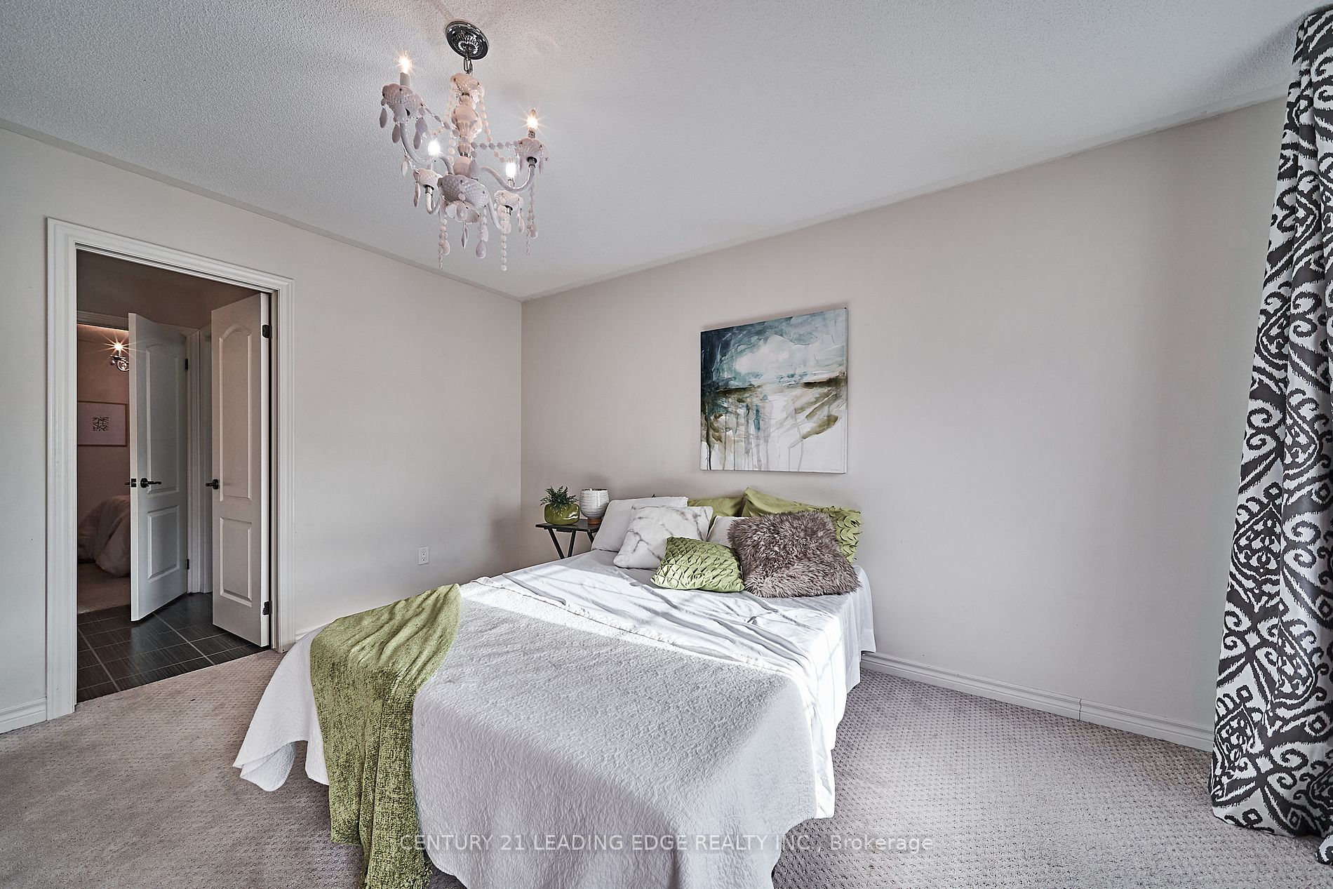 6 North Glen Blvd