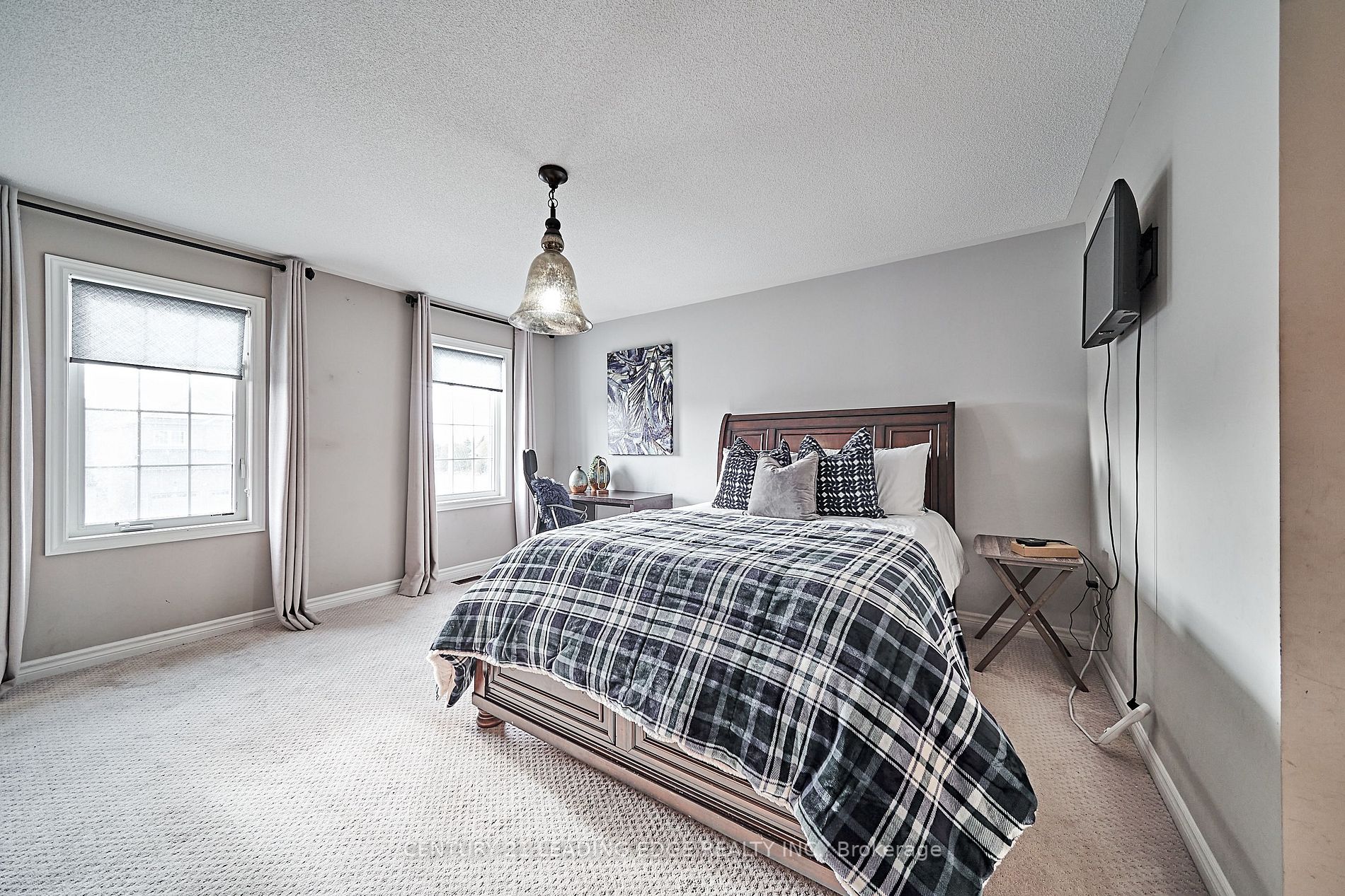 6 North Glen Blvd