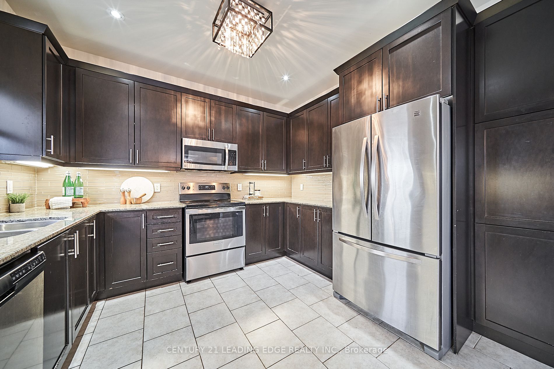 6 North Glen Blvd