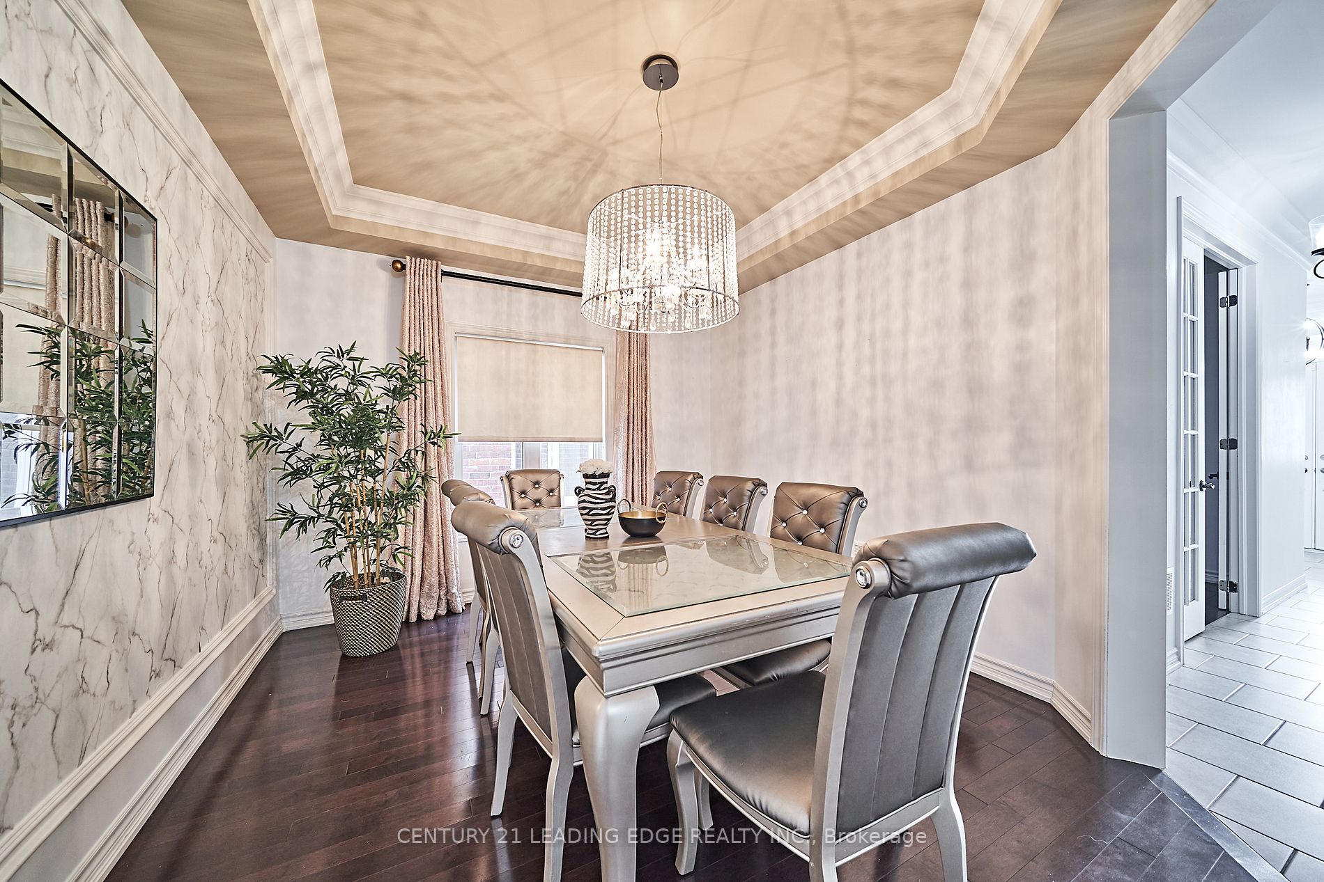 6 North Glen Blvd