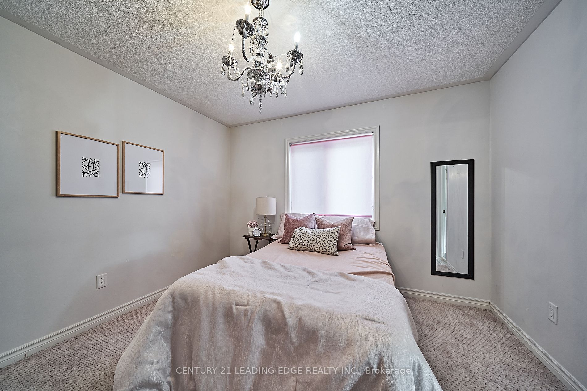 6 North Glen Blvd