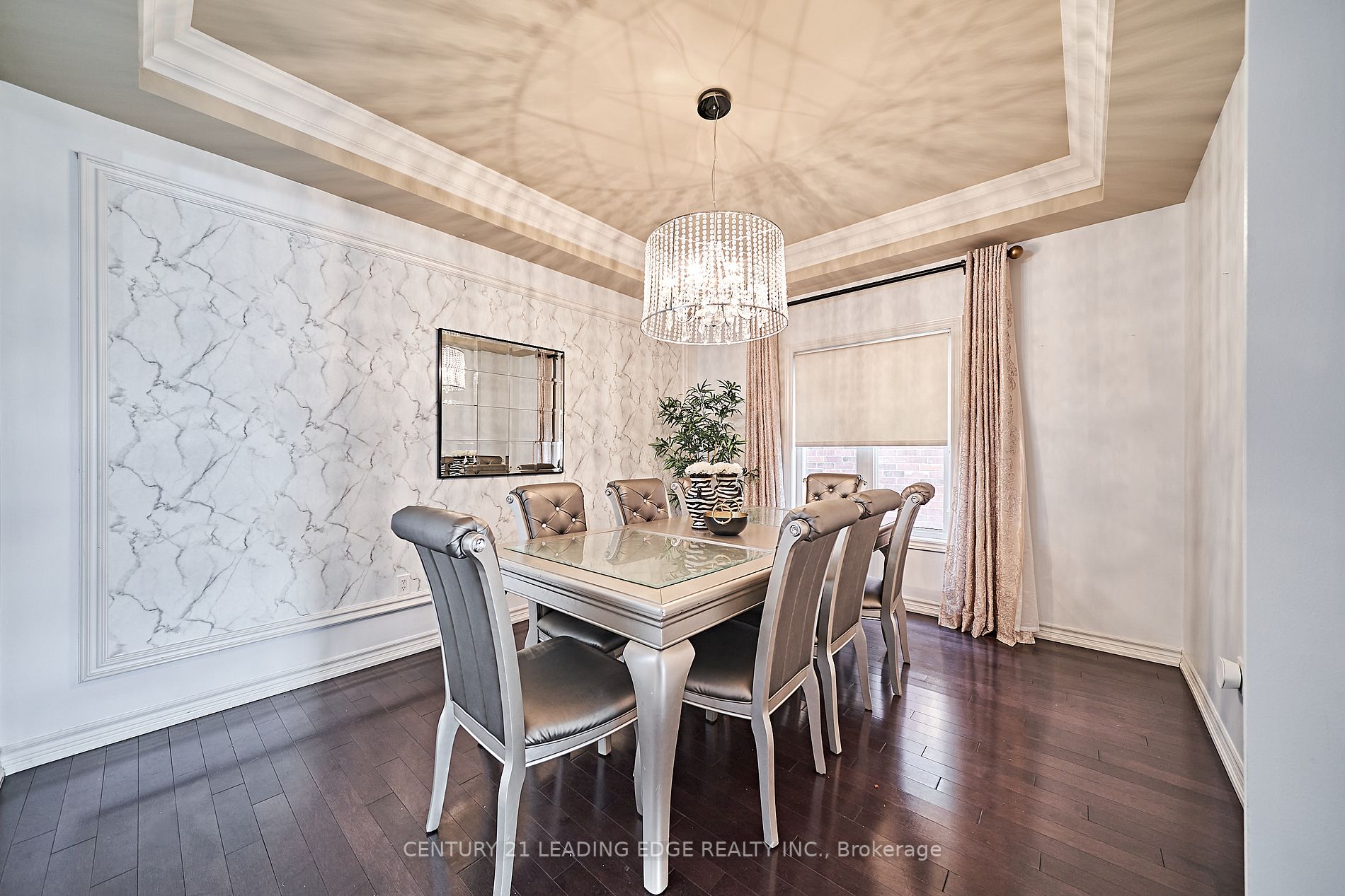 6 North Glen Blvd