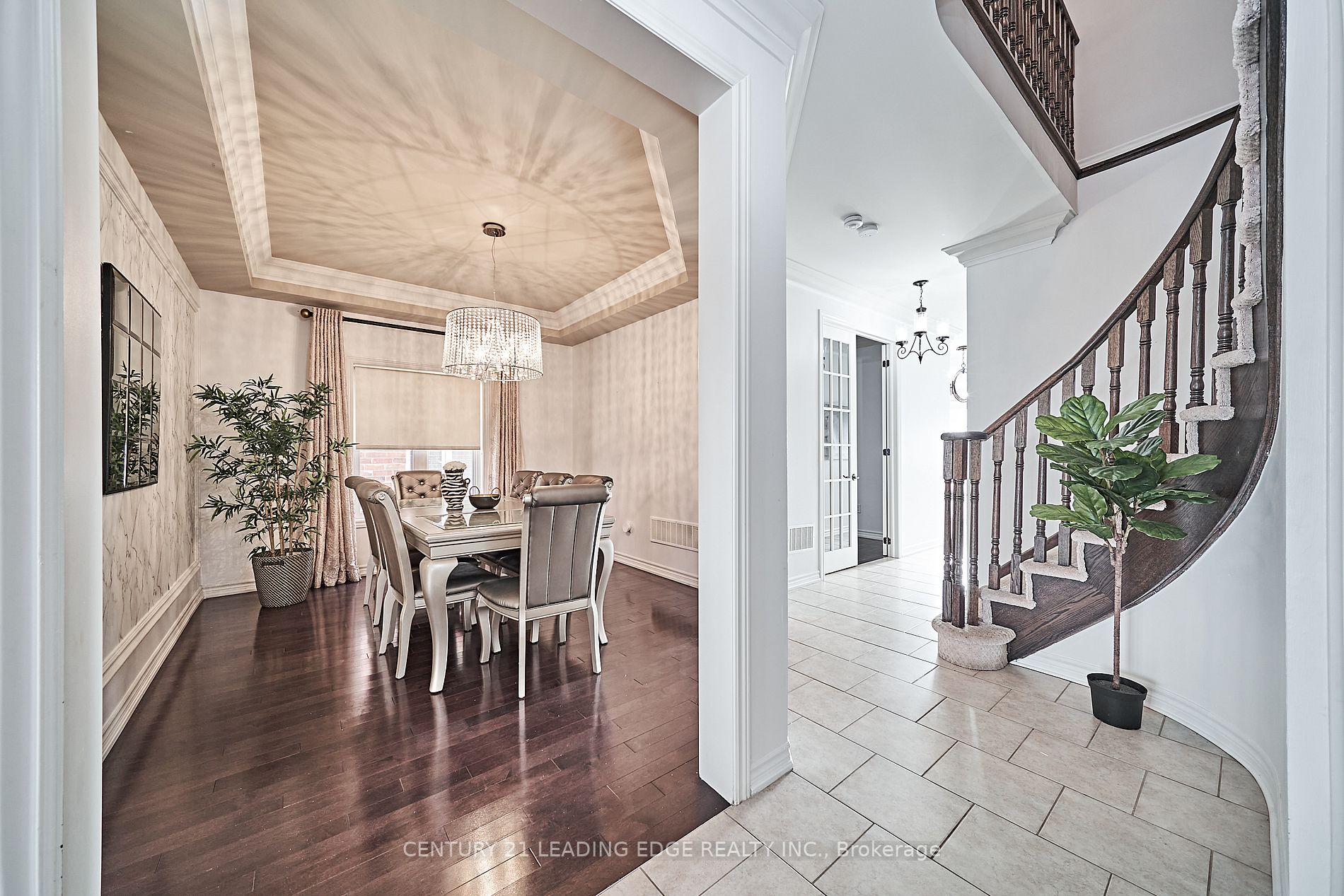 6 North Glen Blvd