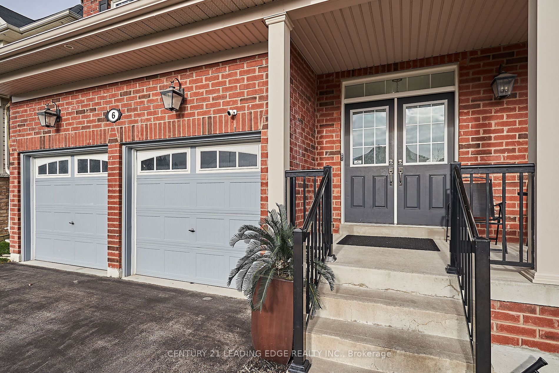 6 North Glen Blvd