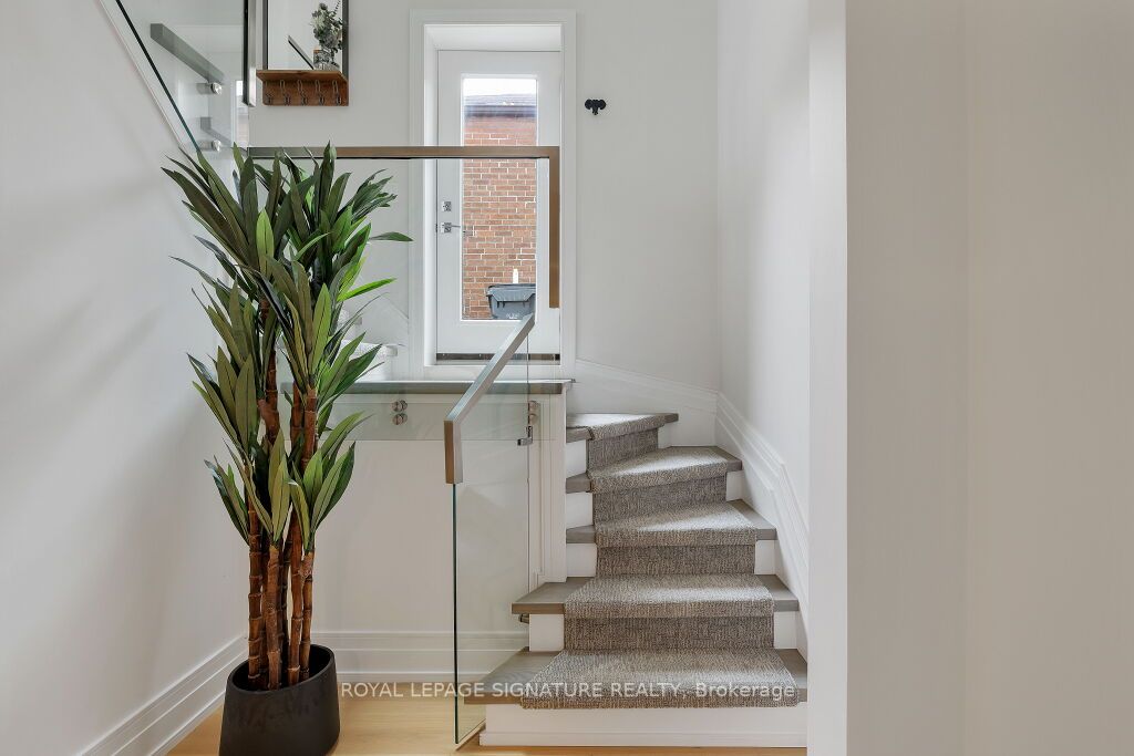 65 Derwyn Road