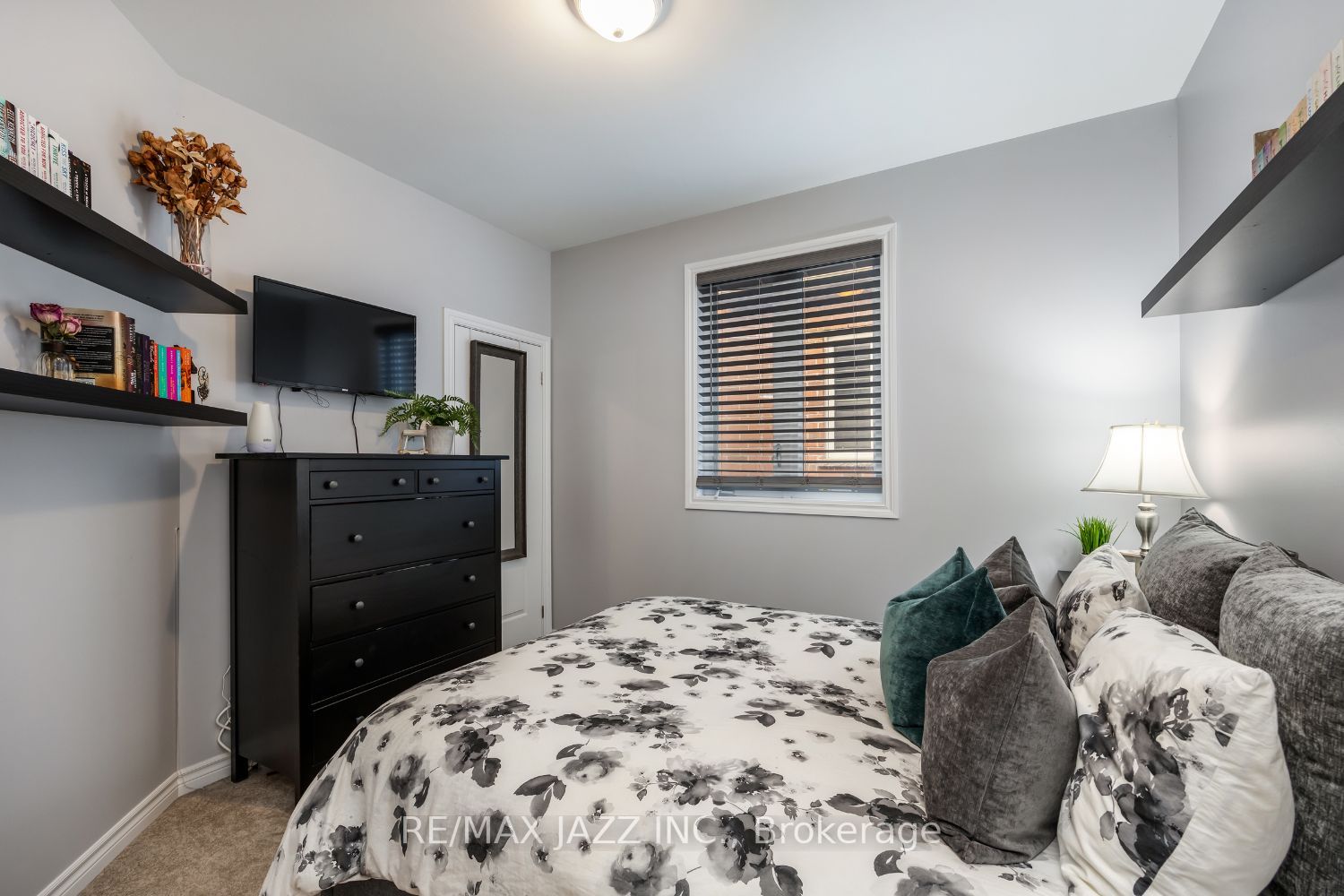 6 Colville Avenue