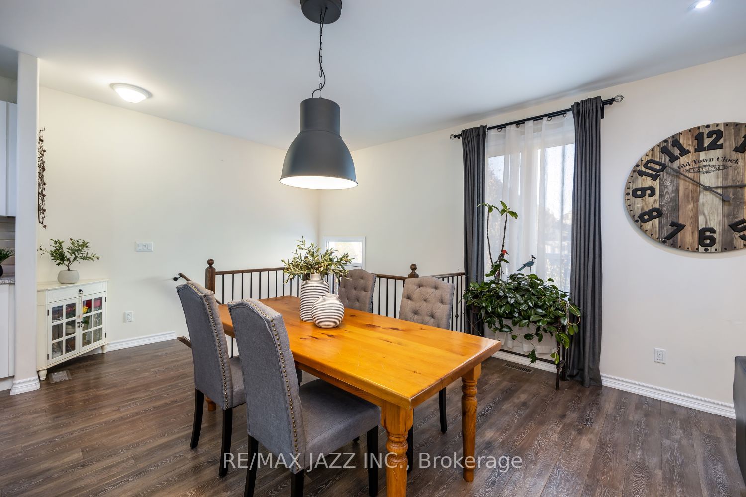 6 Colville Avenue