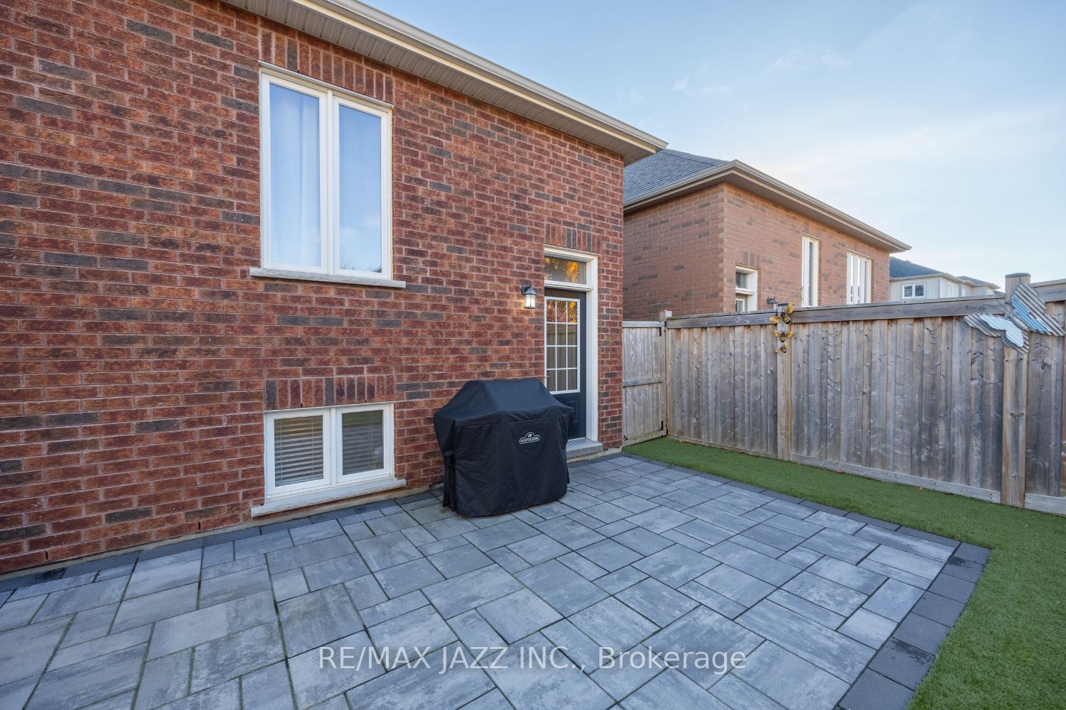 6 Colville Avenue